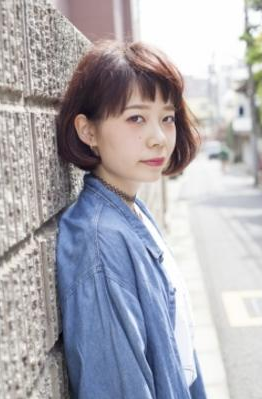 女性