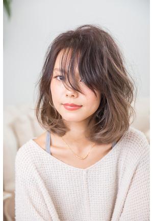 女性