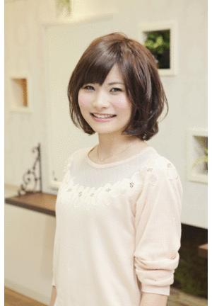 落ち着きスタイルにも躍動感をもたらすレイヤーボブ♪